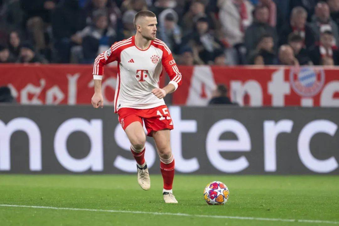 圣埃蒂安队球员接受训练，备战接下来的比赛