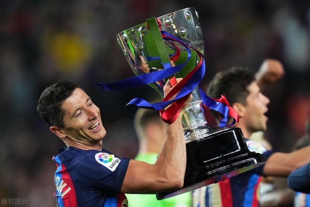 莱万复出首秀出彩，曼联主场血战马德里竞技，豪取5连胜的简单介绍